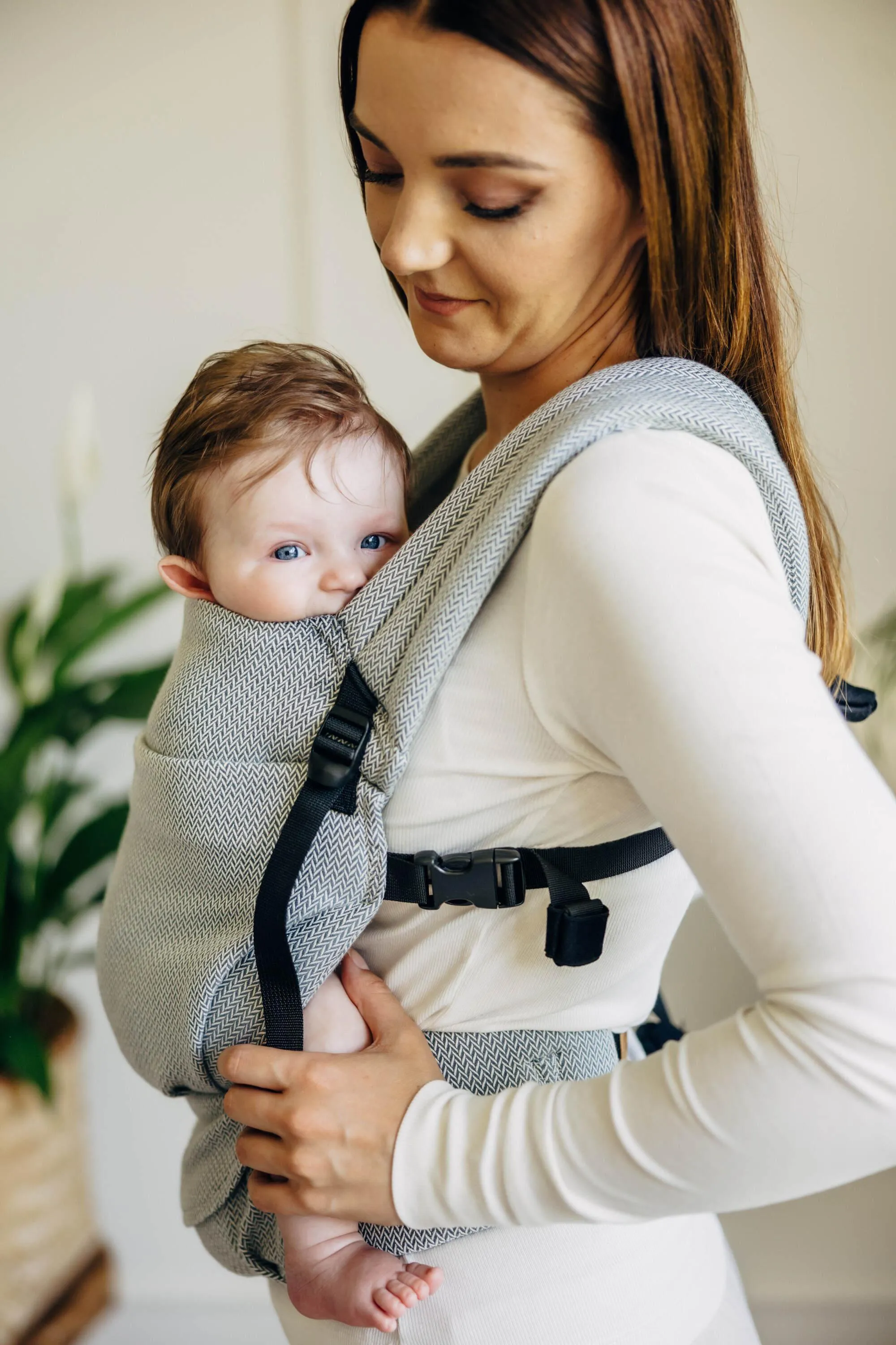 LennyLamb LennyLight Babywearing Carrier Little Herringbone Grey