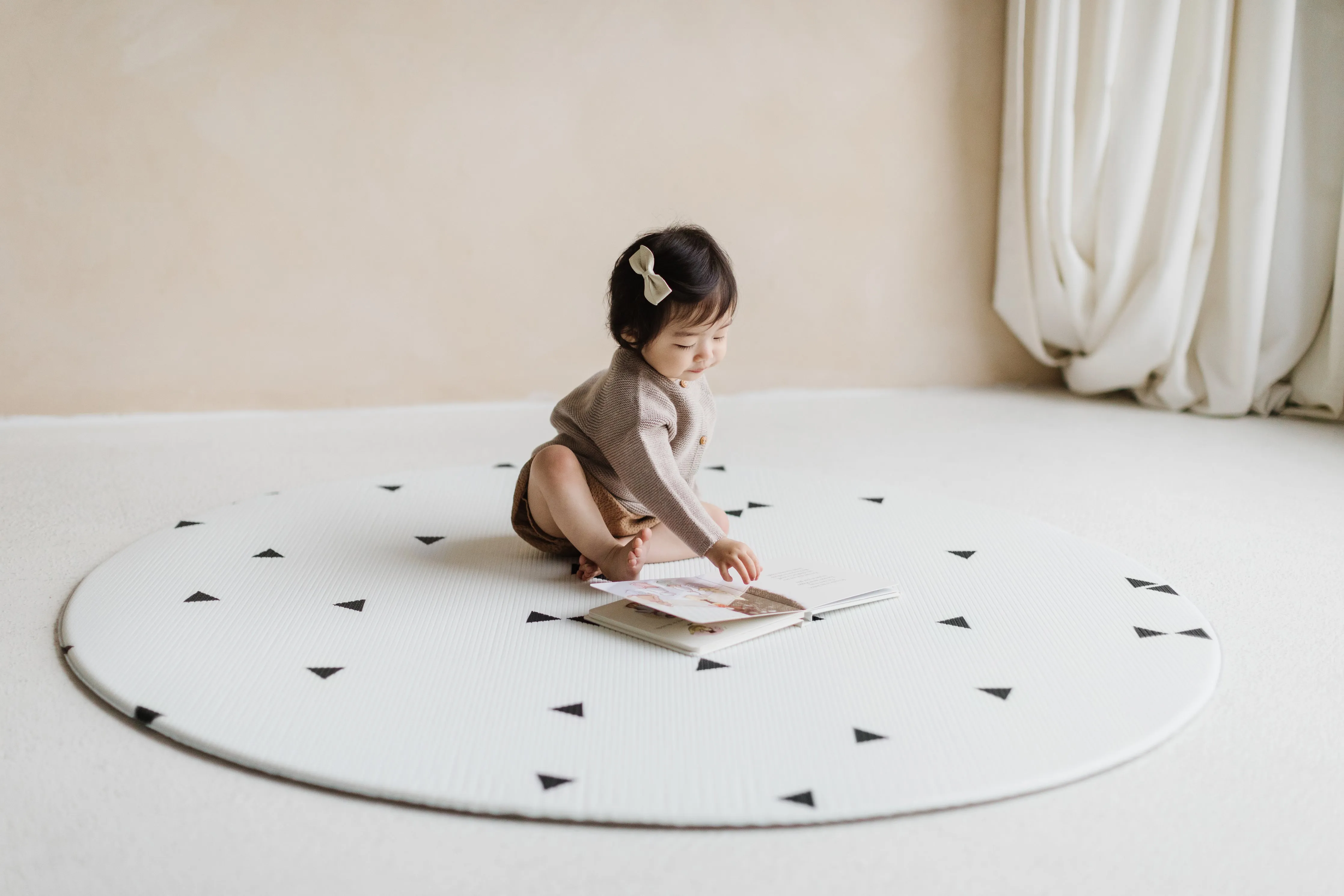 Little Bot Baby Play Mat (Ofie Round Mat, Zen Line   Triangle)