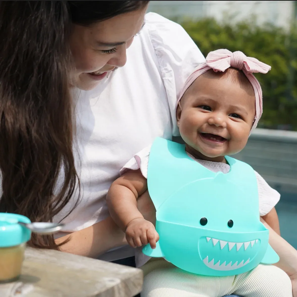 melii Silicone Shark Bib for Mess Free Mealtimes | Waterproof, Adjustable, and BPA-Free | Cute and Playful Design for Toddlers and Kids